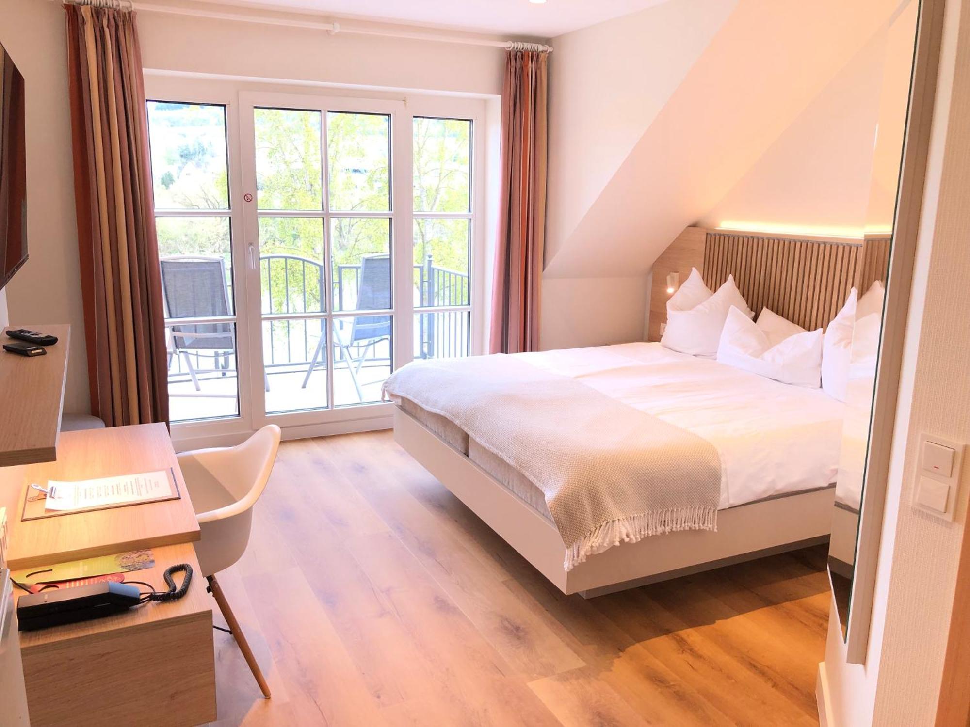 Hotel Zur Traube Ürzig Εξωτερικό φωτογραφία